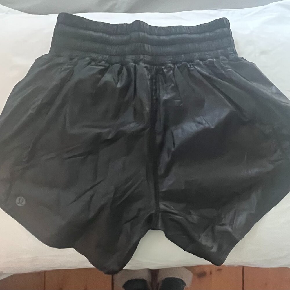 LULULEMON BRAND NEW WOMEN'S BLACK ATHLETIC SHORTS, SIZE 0 - Picture 7 of 14